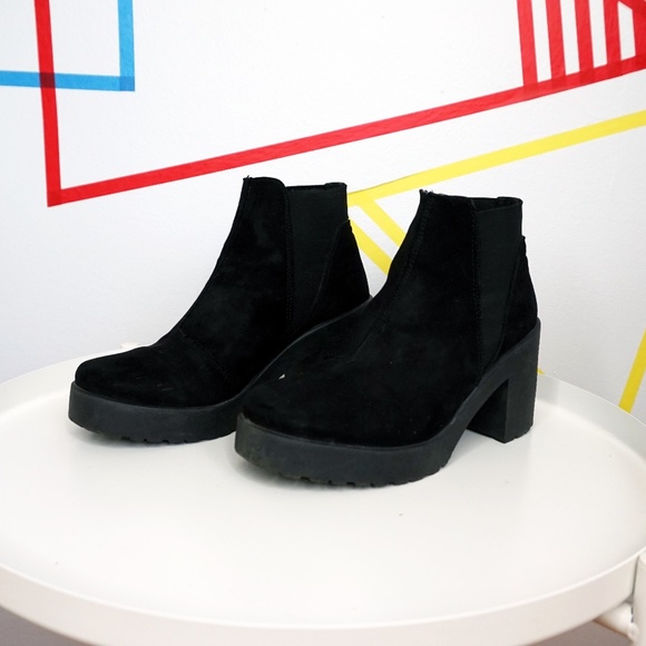 COPY - TOPSHOP Black Faux Suede Boot - Picture 1 of 4
